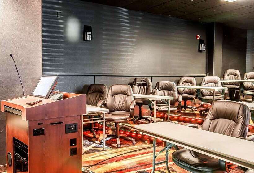 בית מלון כפרי Sleep Inn & Suites Conference Center And Water Park