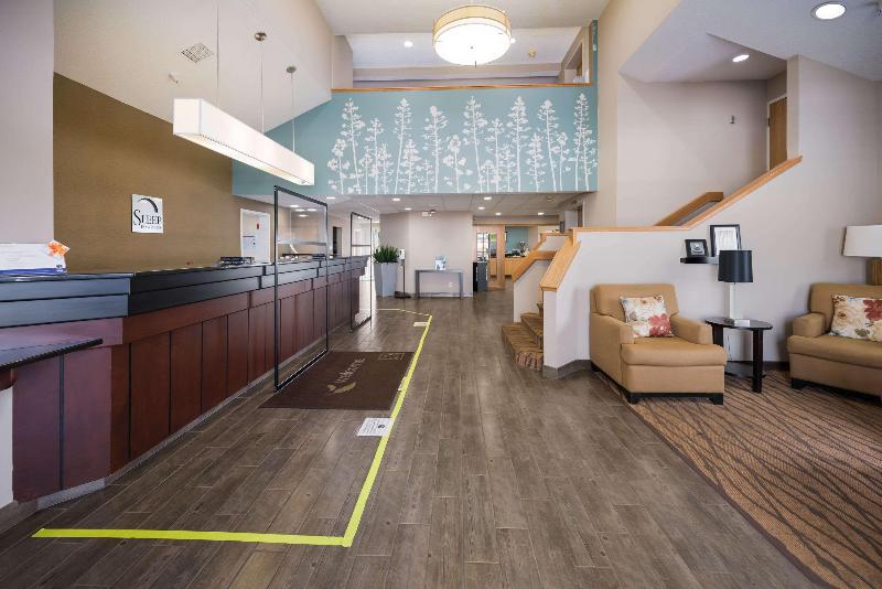 Отель Sleep Inn & Suites