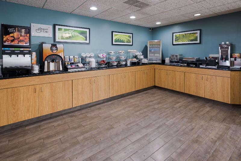 Отель Sleep Inn & Suites