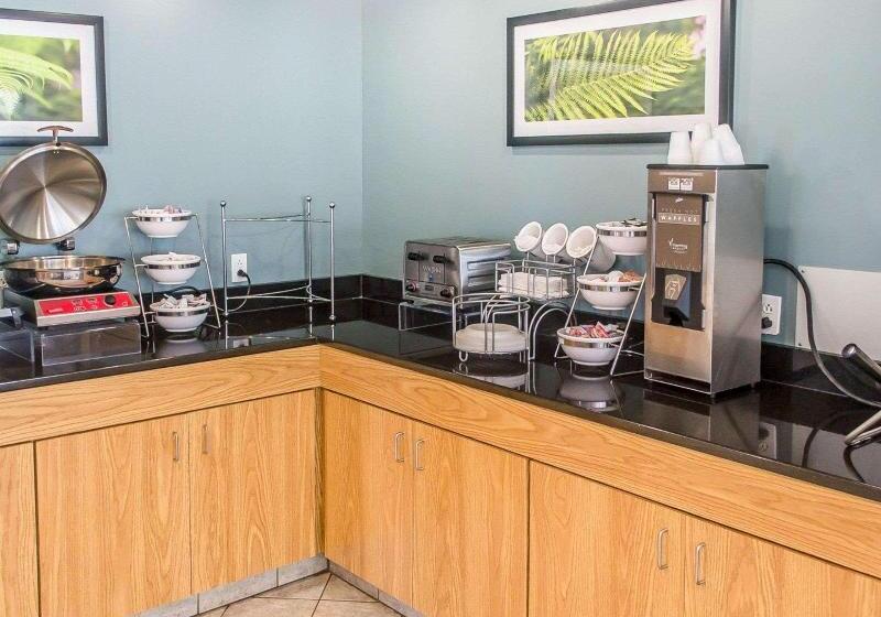 Отель Sleep Inn & Suites