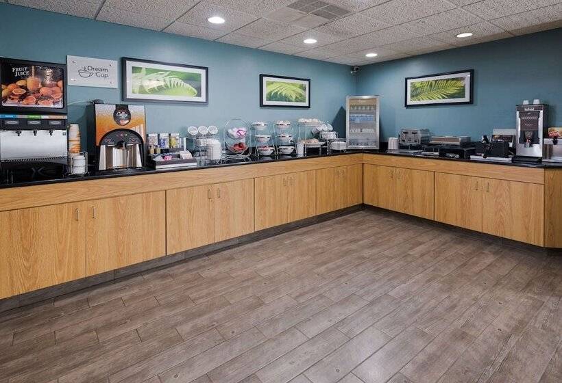 Отель Sleep Inn & Suites