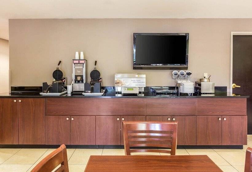 Отель Sleep Inn Charleston West Ashley