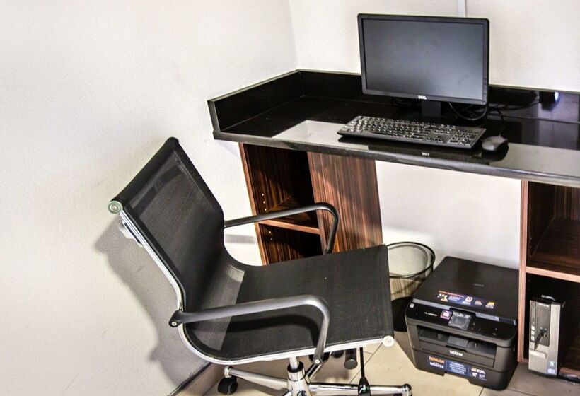 酒店 Sleep Inn Near Outlets