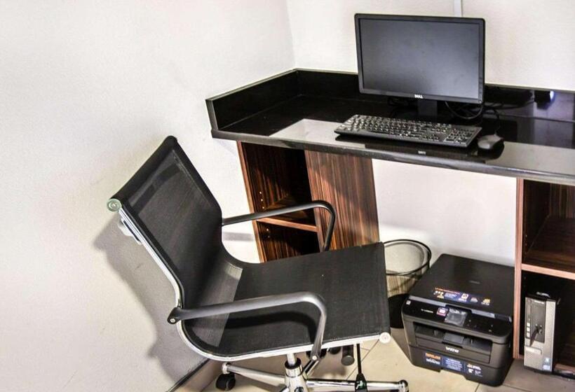 酒店 Sleep Inn Near Outlets