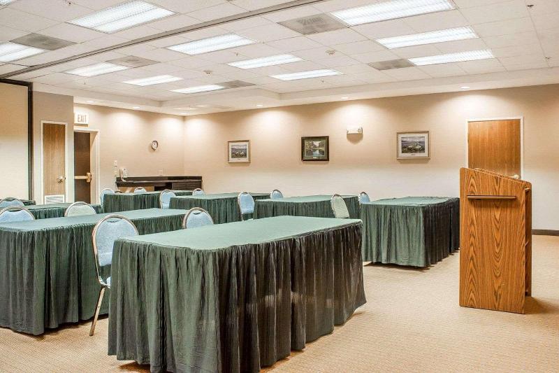 Отель Sleep Inn Sea Tac Airport