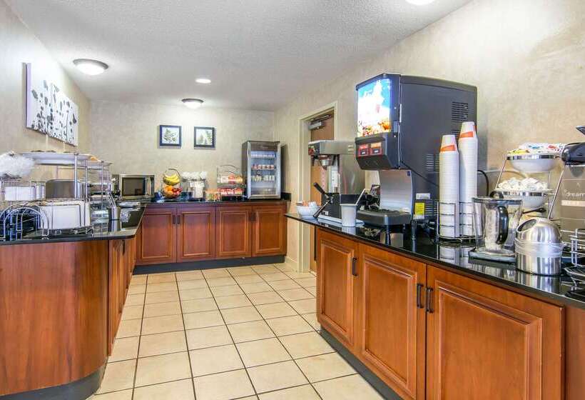 酒店 Spark By Hilton Fredericksburg Southpoint