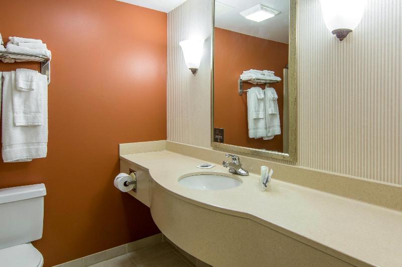 酒店 Spark By Hilton Fredericksburg Southpoint