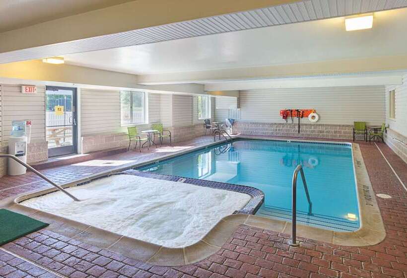 فندق Sleep Inn & Suites Bay View Acme   Traverse City