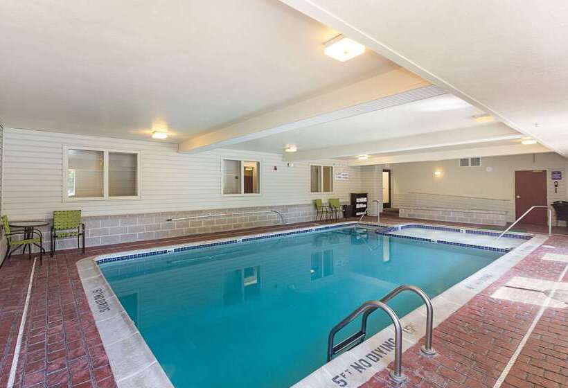 فندق Sleep Inn & Suites Bay View Acme   Traverse City