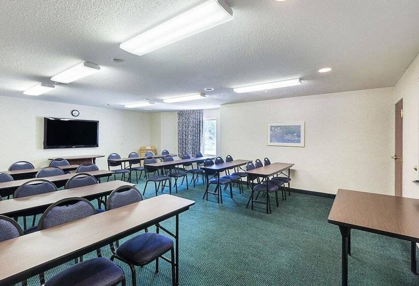 هتل Sleep Inn & Suites Bay View Acme   Traverse City