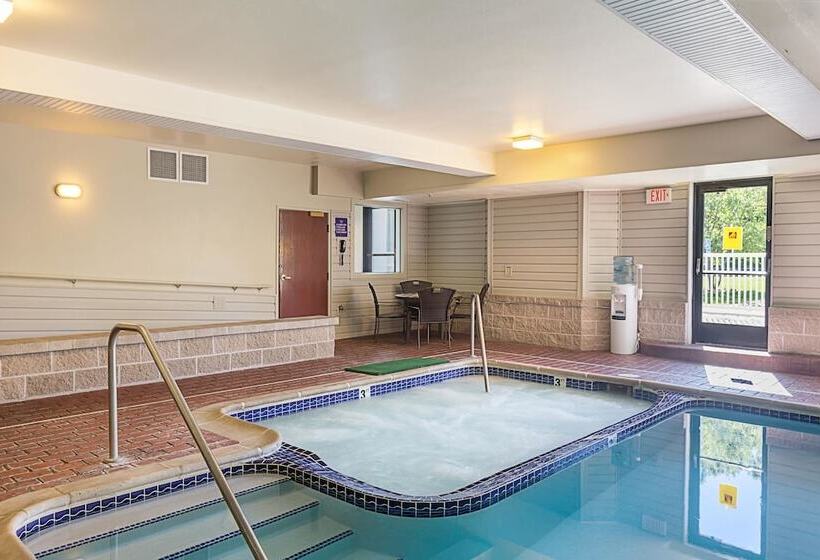 فندق Sleep Inn & Suites Bay View Acme   Traverse City