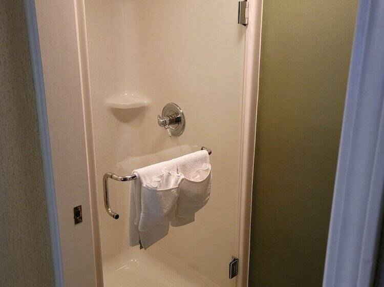 فندق Sleep Inn & Suites Bay View Acme   Traverse City