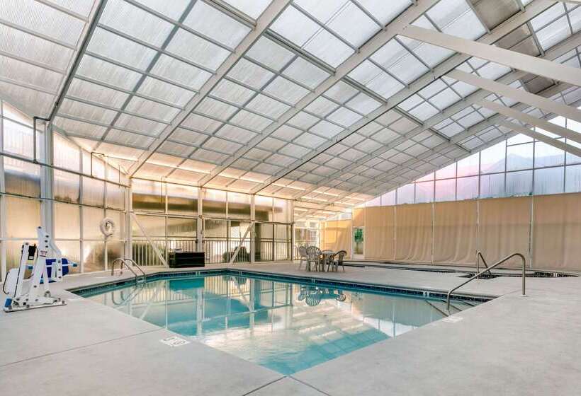 בית מלון כפרי Sleep Inn & Suites Near Sports World Blvd