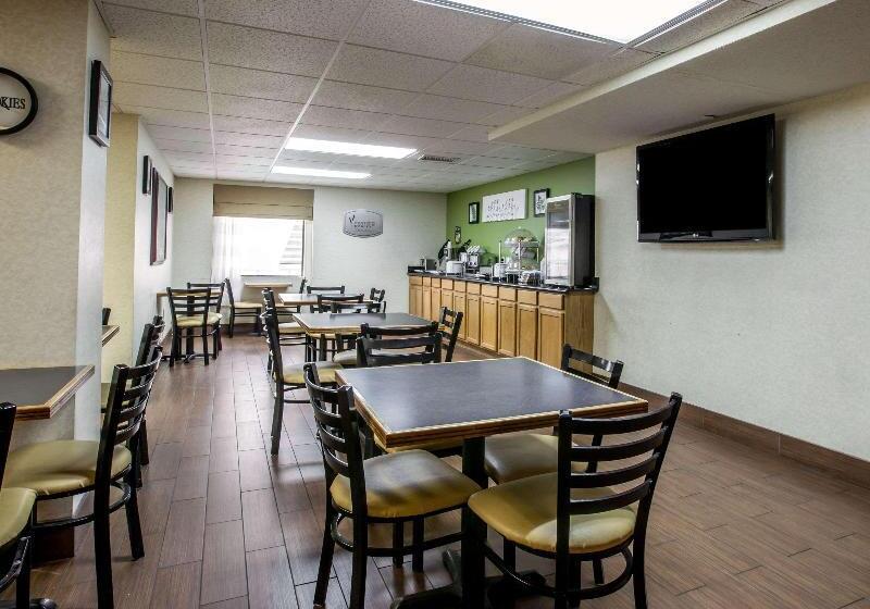 בית מלון כפרי Sleep Inn & Suites Near Sports World Blvd