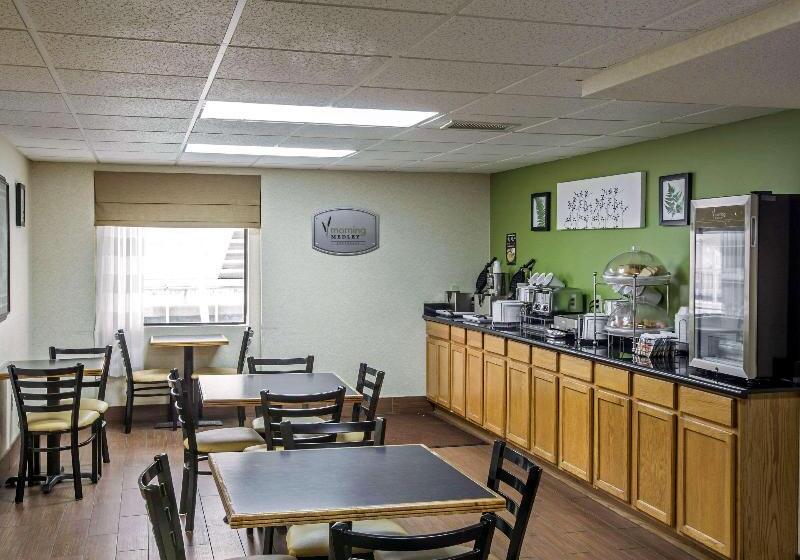 בית מלון כפרי Sleep Inn & Suites Near Sports World Blvd