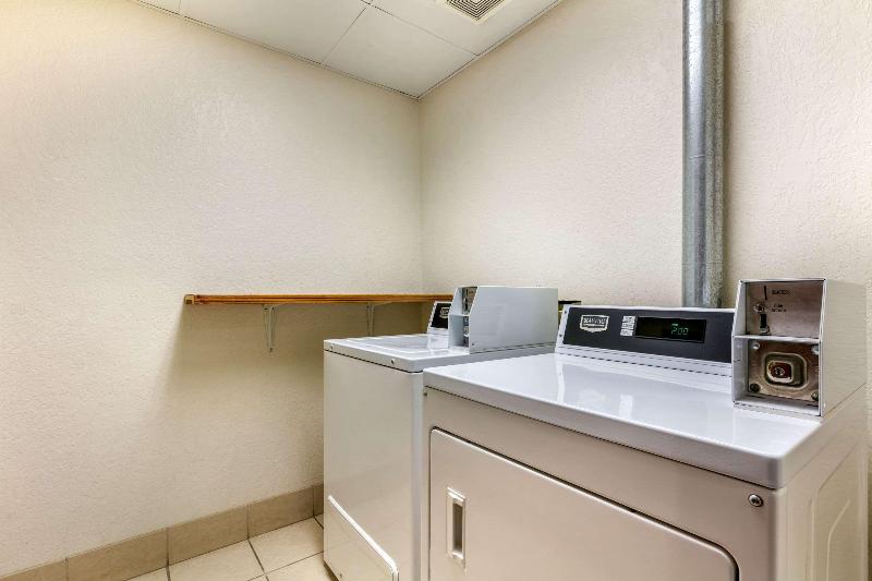 בית מלון כפרי Sleep Inn & Suites Near Sports World Blvd