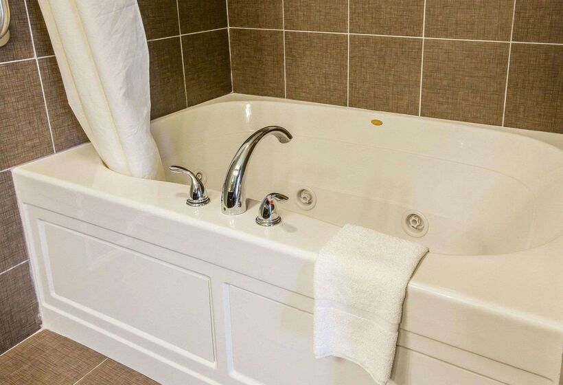 Отель Sleep Inn & Suites Queensbury  Lake George