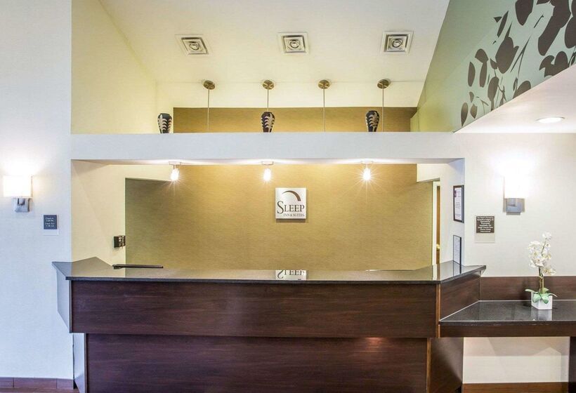 Отель Sleep Inn & Suites Queensbury  Lake George