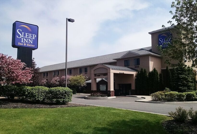 ホテル Sleep Inn & Suites Queensbury  Lake George