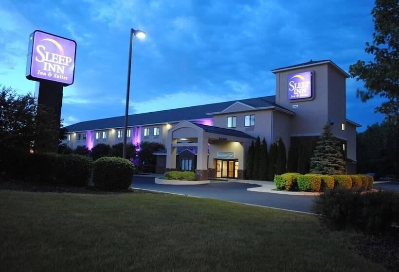 ホテル Sleep Inn & Suites Queensbury  Lake George