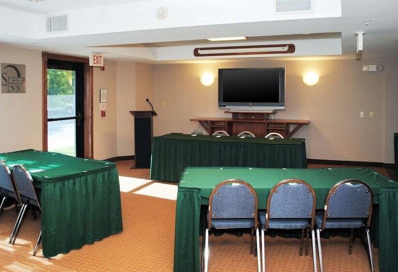 ホテル Sleep Inn & Suites Queensbury  Lake George