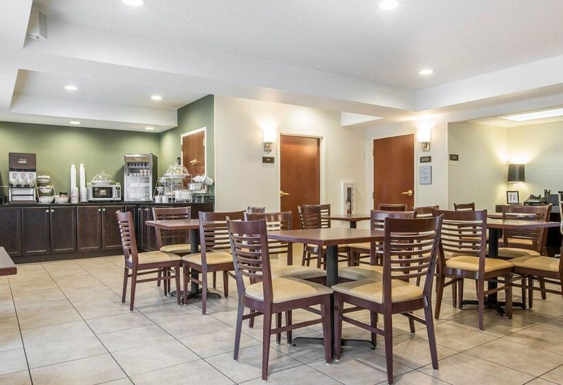 ホテル Sleep Inn & Suites Queensbury  Lake George