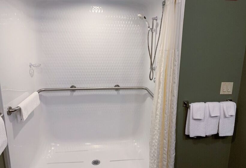 Отель Sleep Inn & Suites Queensbury  Lake George