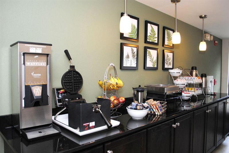 ホテル Sleep Inn & Suites Queensbury  Lake George