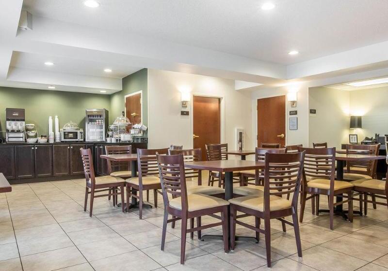 Отель Sleep Inn & Suites Queensbury  Lake George