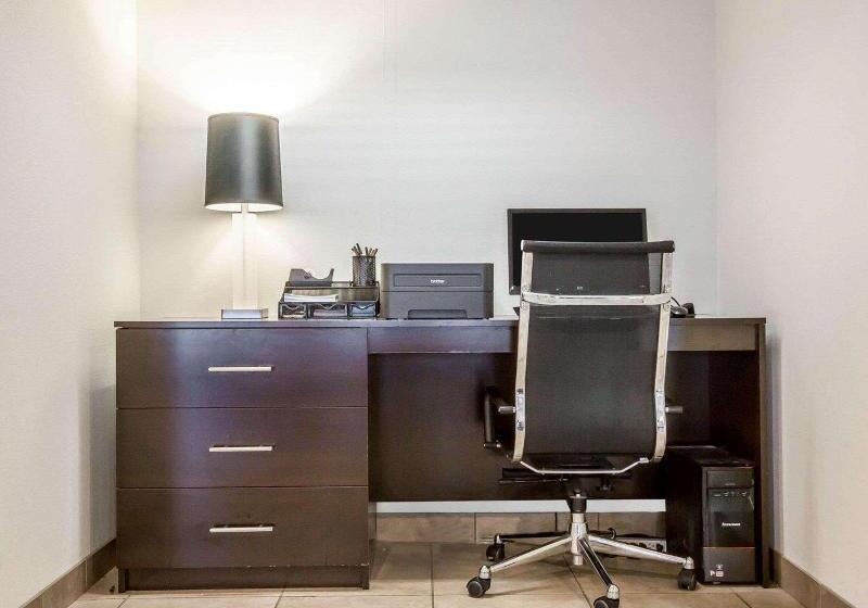 ホテル Sleep Inn & Suites Queensbury  Lake George