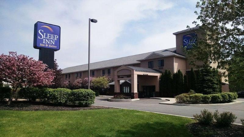 ホテル Sleep Inn & Suites Queensbury  Lake George