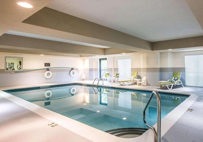 ホテル Sleep Inn & Suites Queensbury  Lake George