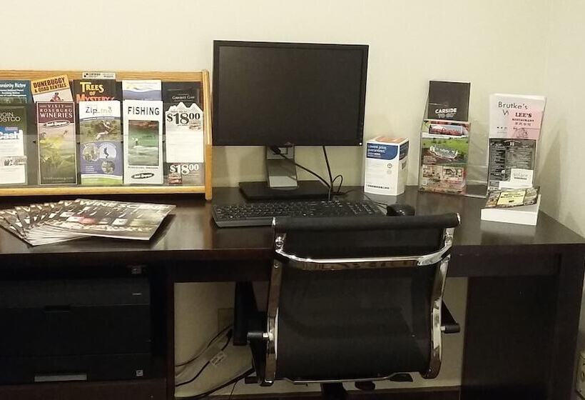 בית מלון כפרי Sleep Inn & Suites Roseburg North Near Medical Center