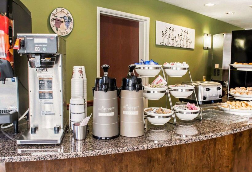 בית מלון כפרי Sleep Inn & Suites Virginia Horse Center