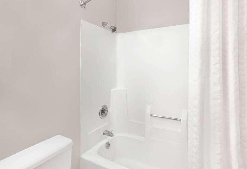 فندق Super 8 By Wyndham Beaver Dam