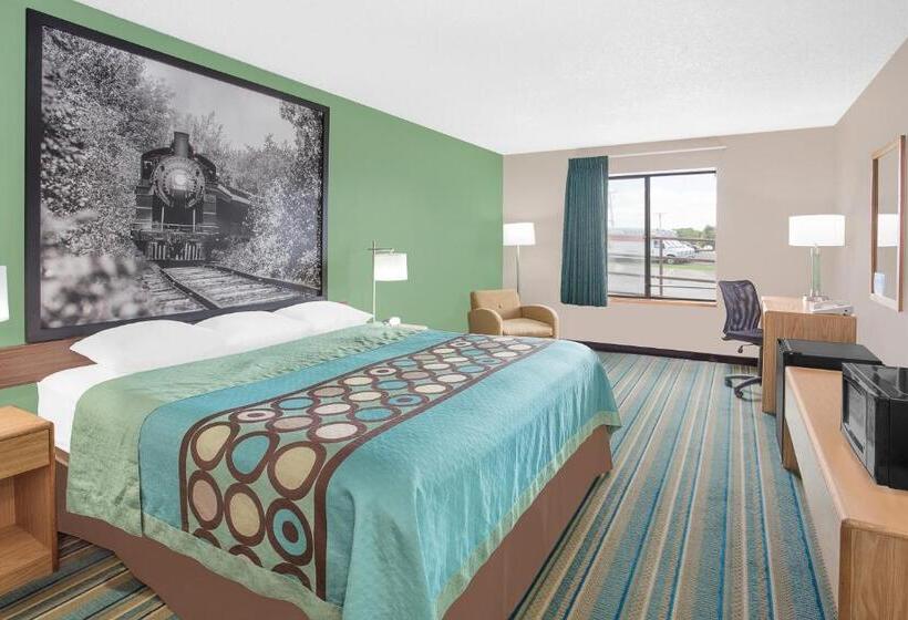 فندق Super 8 By Wyndham Beaver Dam