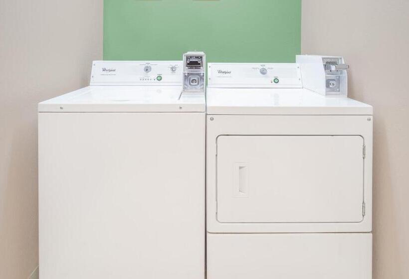 فندق Super 8 By Wyndham Beaver Dam