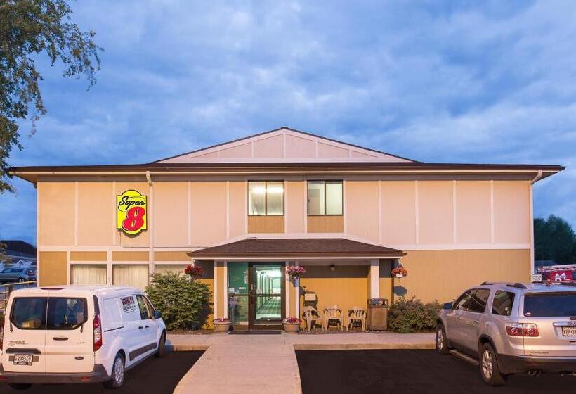 فندق Super 8 By Wyndham Beaver Dam