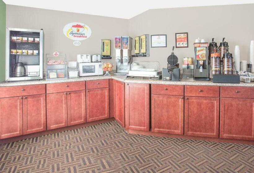 فندق Super 8 By Wyndham Beaver Dam