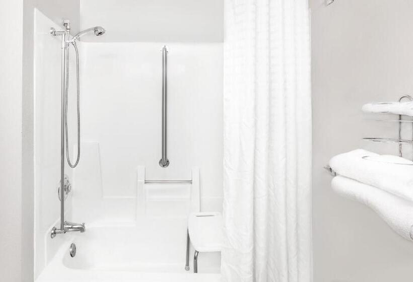 فندق Super 8 By Wyndham Beaver Dam