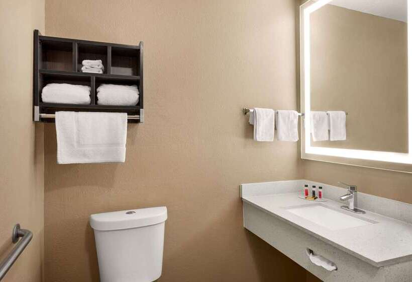 فندق Super 8 By Wyndham Brookhaven