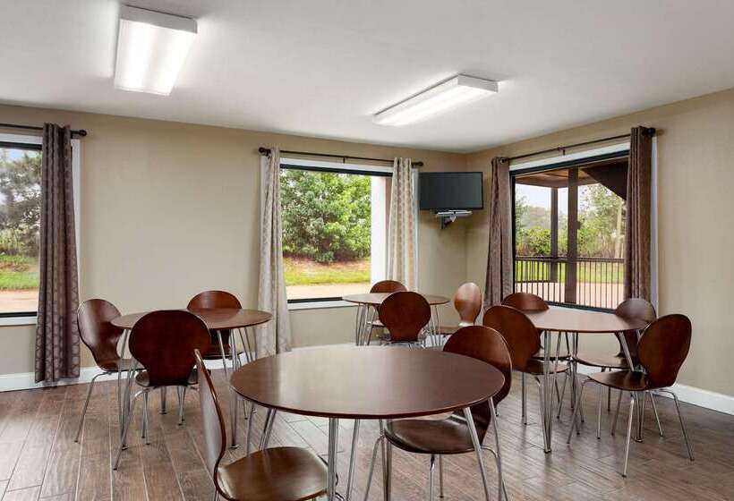 فندق Super 8 By Wyndham Brookhaven