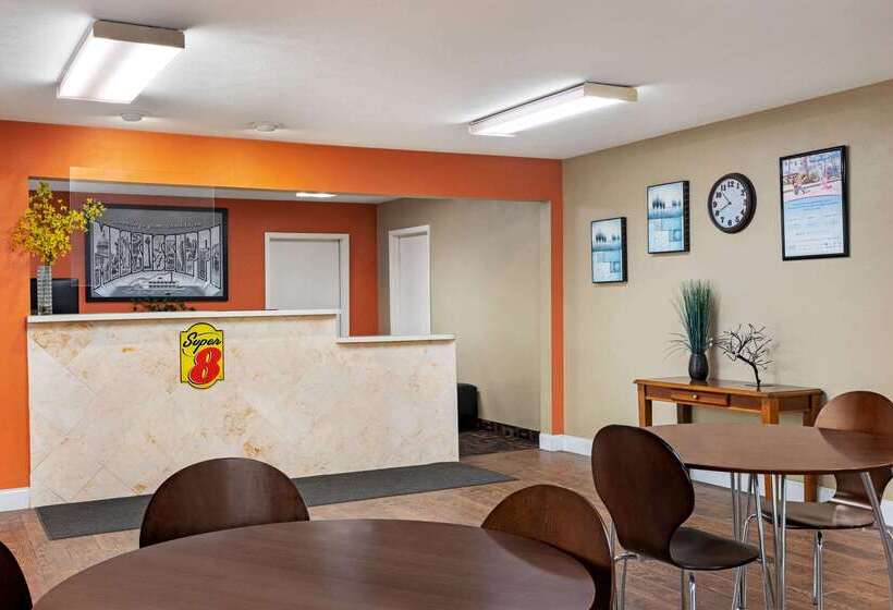 فندق Super 8 By Wyndham Brookhaven