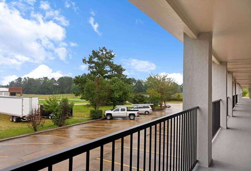 هتل Super 8 By Wyndham Brookhaven