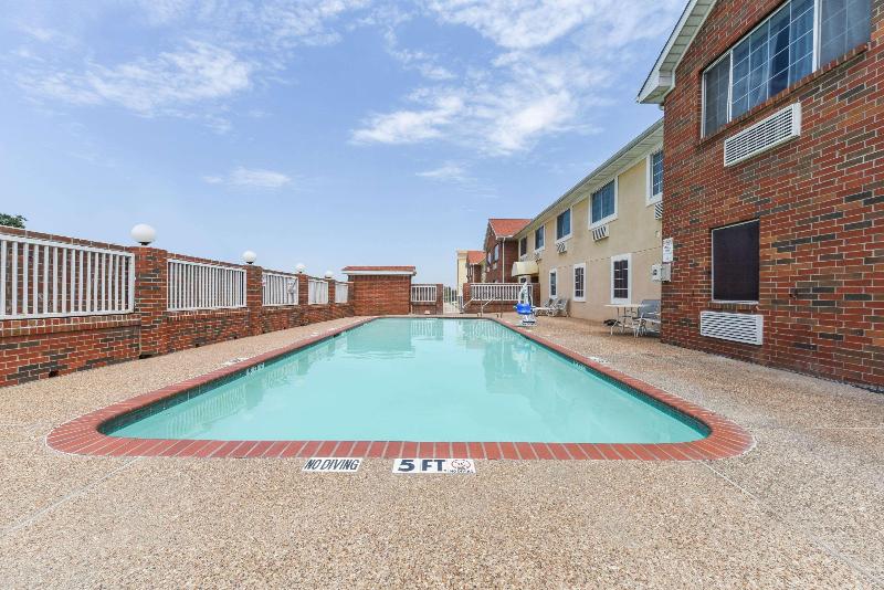 ホテル Super 8 By Wyndham Burleson Fort Worth Area