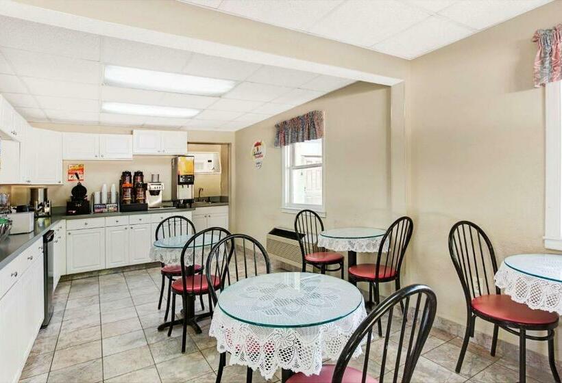 酒店 Super 8 By Wyndham Charlotte Downtown Area