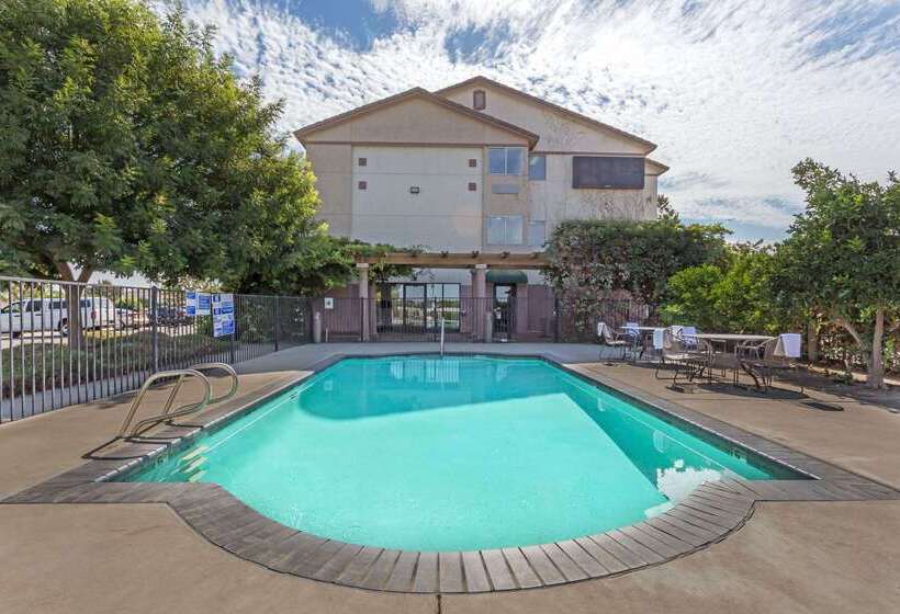 호텔 Super 8 By Wyndham Dixon/uc Davis