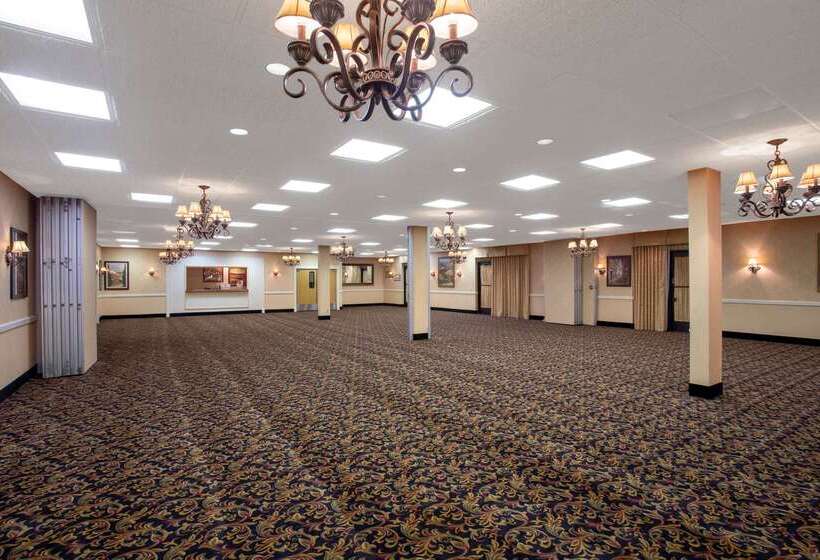 فندق Super 8 By Wyndham Erie/i 90