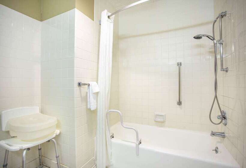 فندق Super 8 By Wyndham Erie/i 90