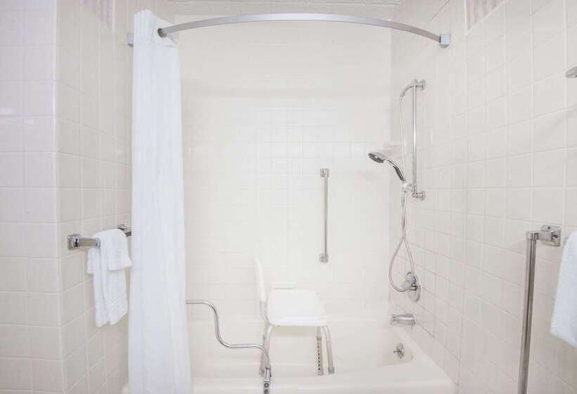 فندق Super 8 By Wyndham Erie/i 90